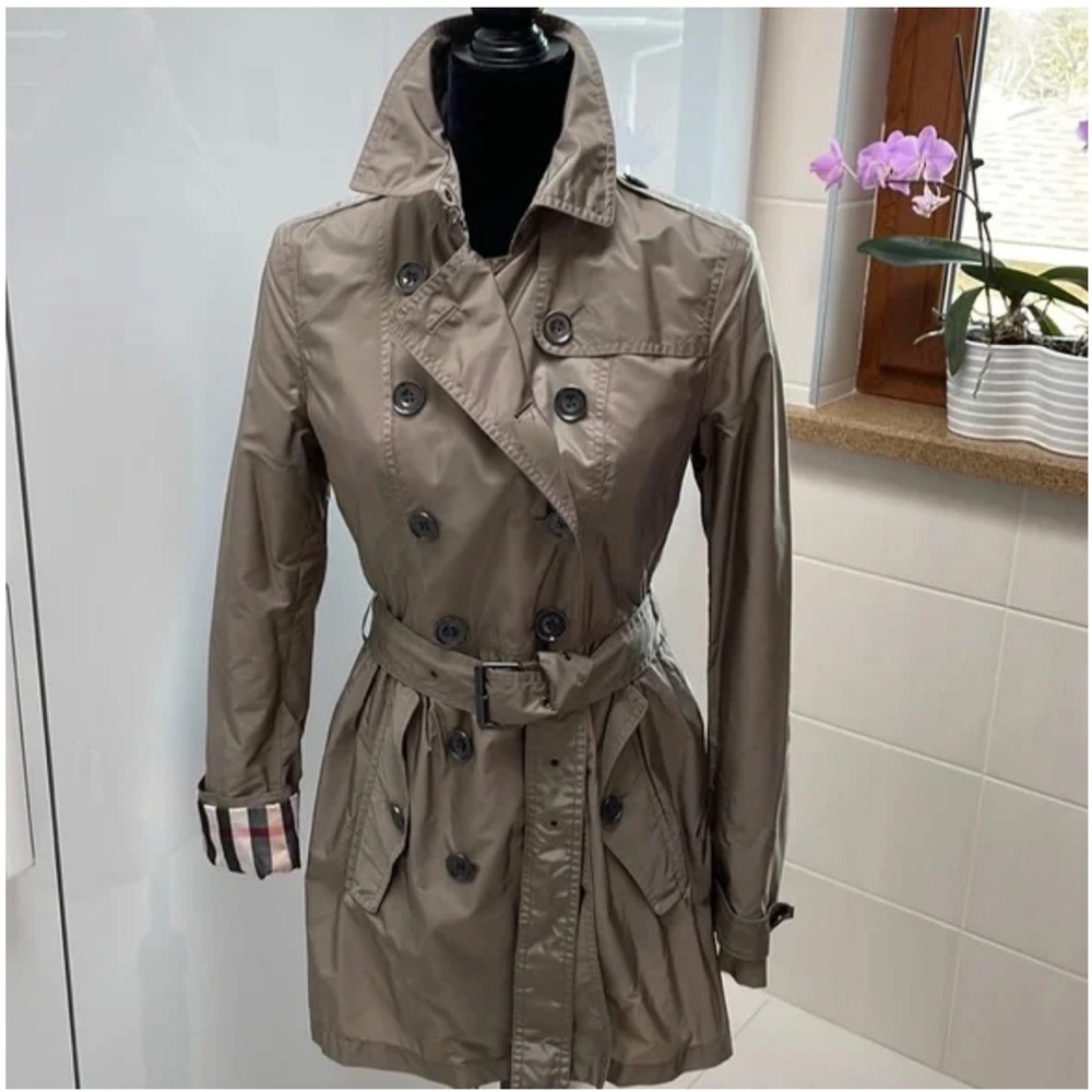 Burberry Short Packable Cinched Coat Sz 6